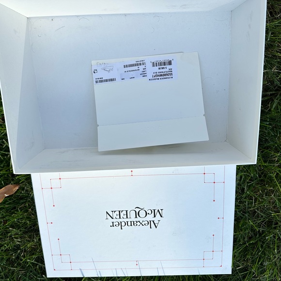 Empty box - Picture 3 of 3